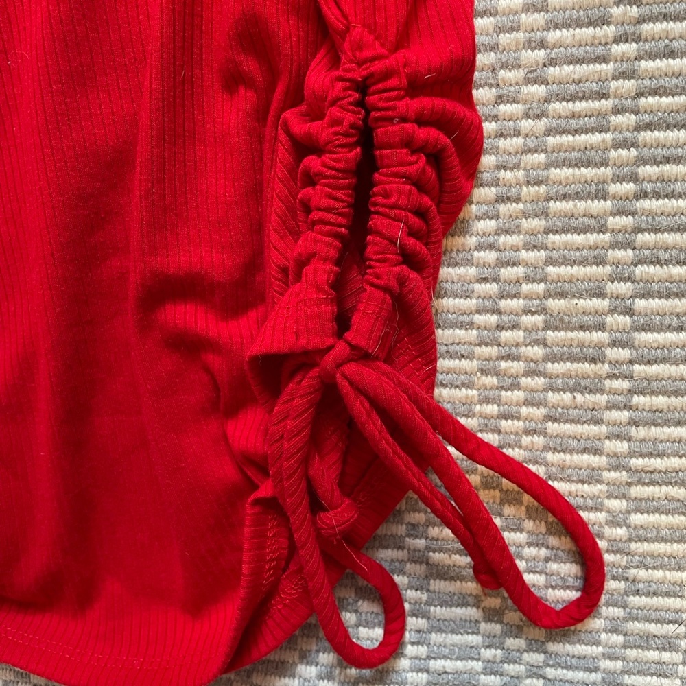 Red Cropped Tee - Picture 4 of 4